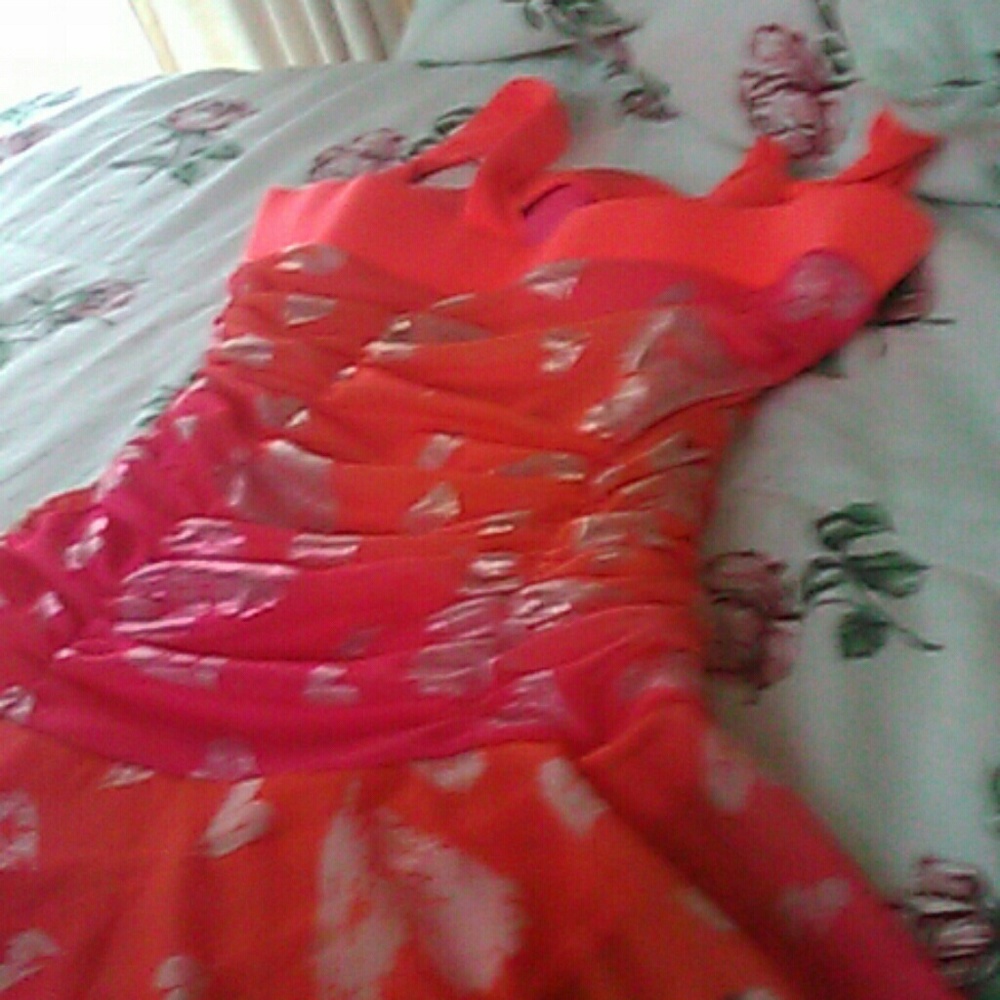 A  dress with hearts. - Picture 1 of 2